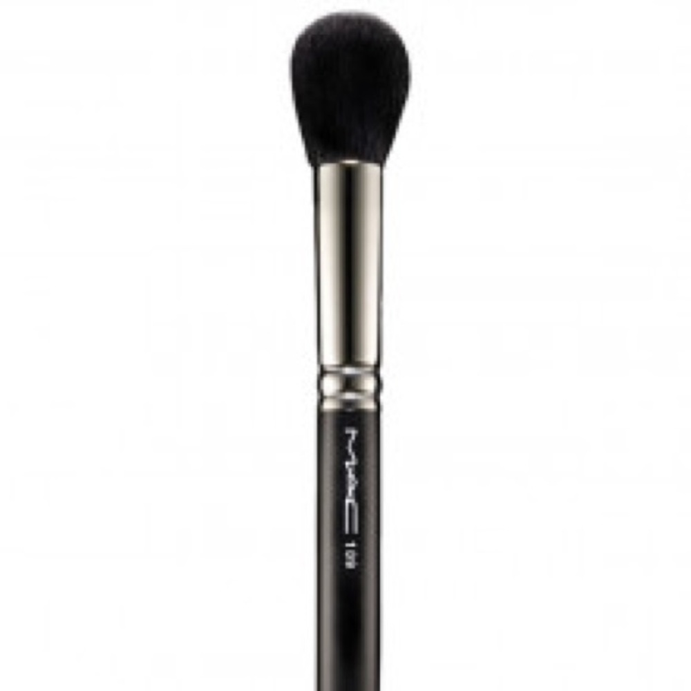 * ISO * MAC 109 small Contour brush